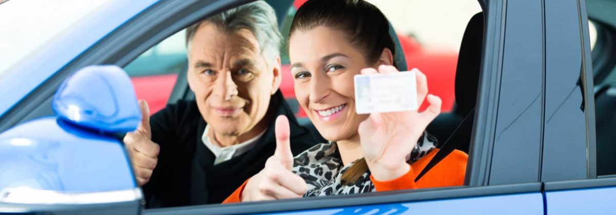 Hvordan sparer jeg penge på kørekortet? 3 hacks til et billigere kørekort